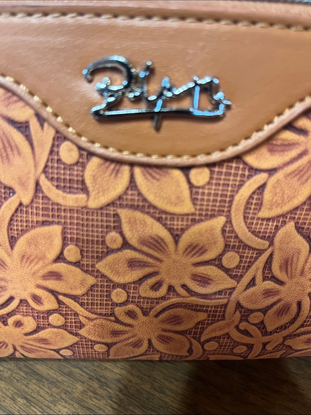 BOYATU cosmetic organizer carry case Brown embossed 10” x 5” x 5” looks new 2130